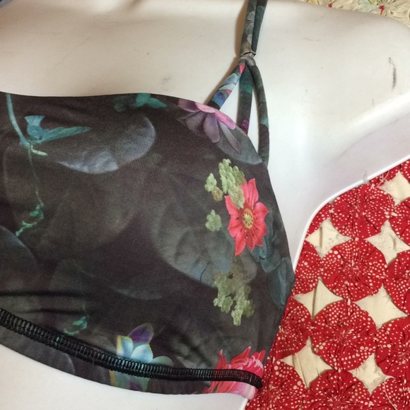 Lululemon yoga bra floral pattern. Halter straps 4 - Picture 4 of 9